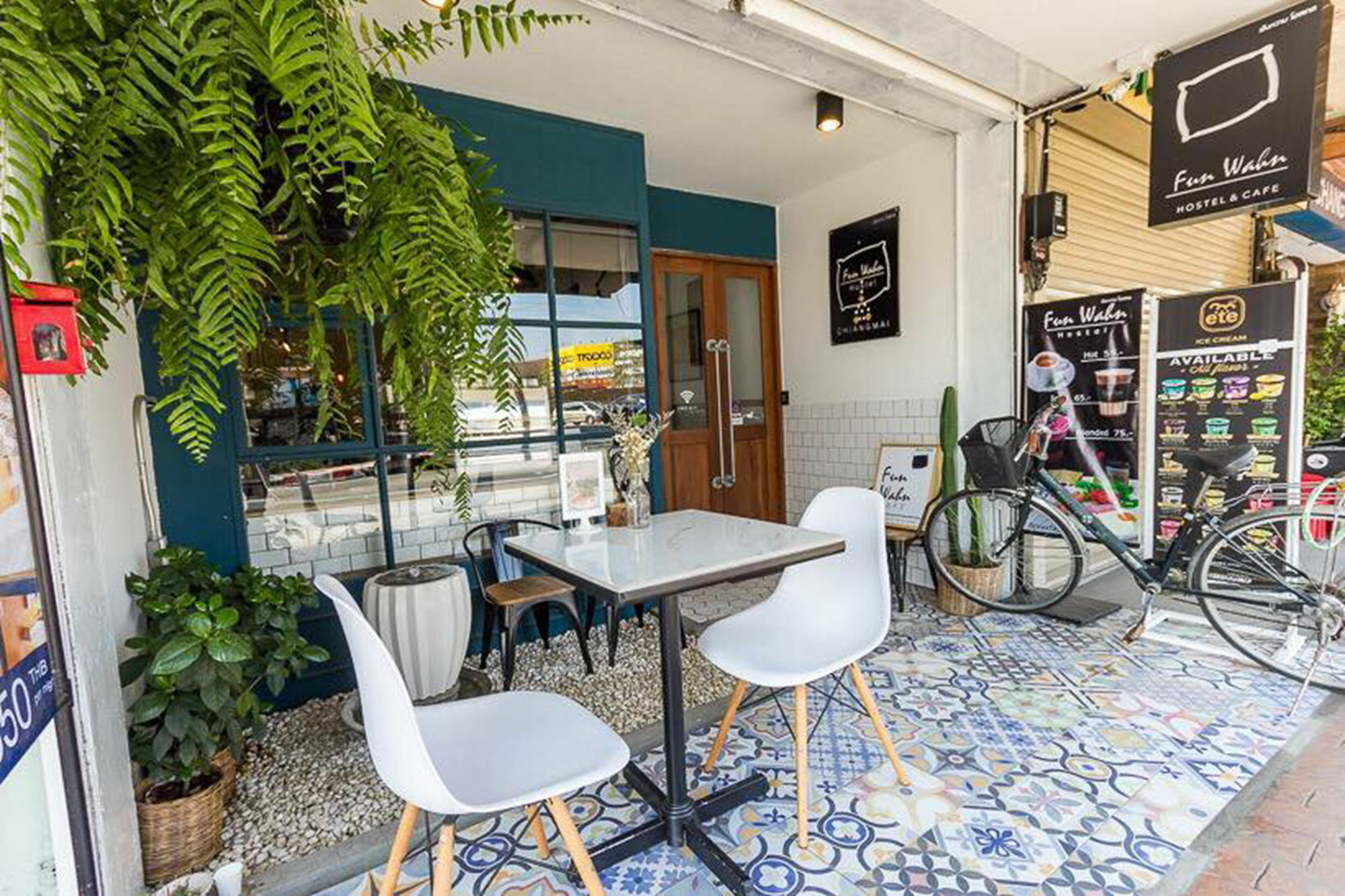 Funwahn Hostel And Cafe Τσιάνγκ Μάι Εξωτερικό φωτογραφία