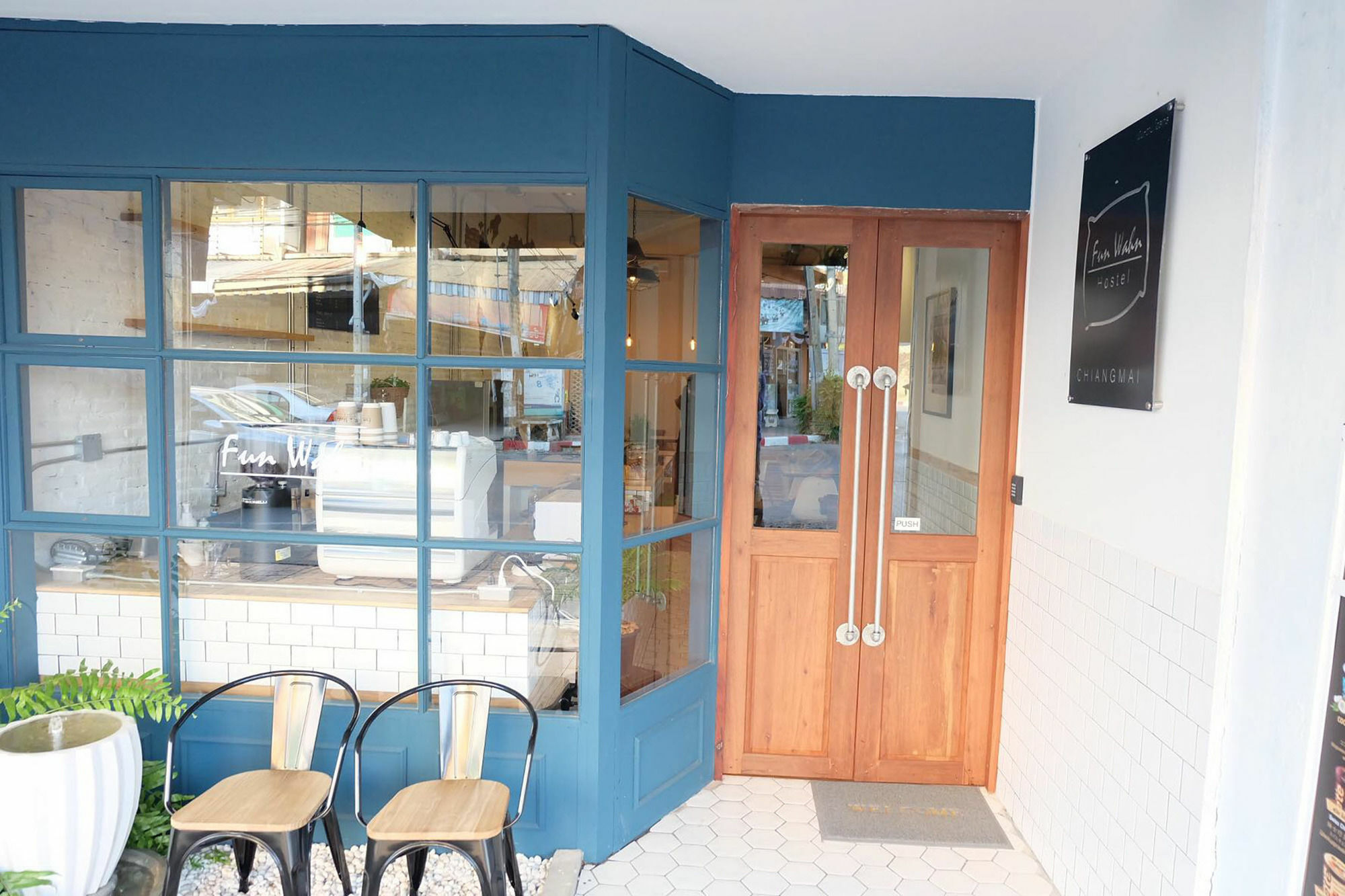 Funwahn Hostel And Cafe Τσιάνγκ Μάι Εξωτερικό φωτογραφία