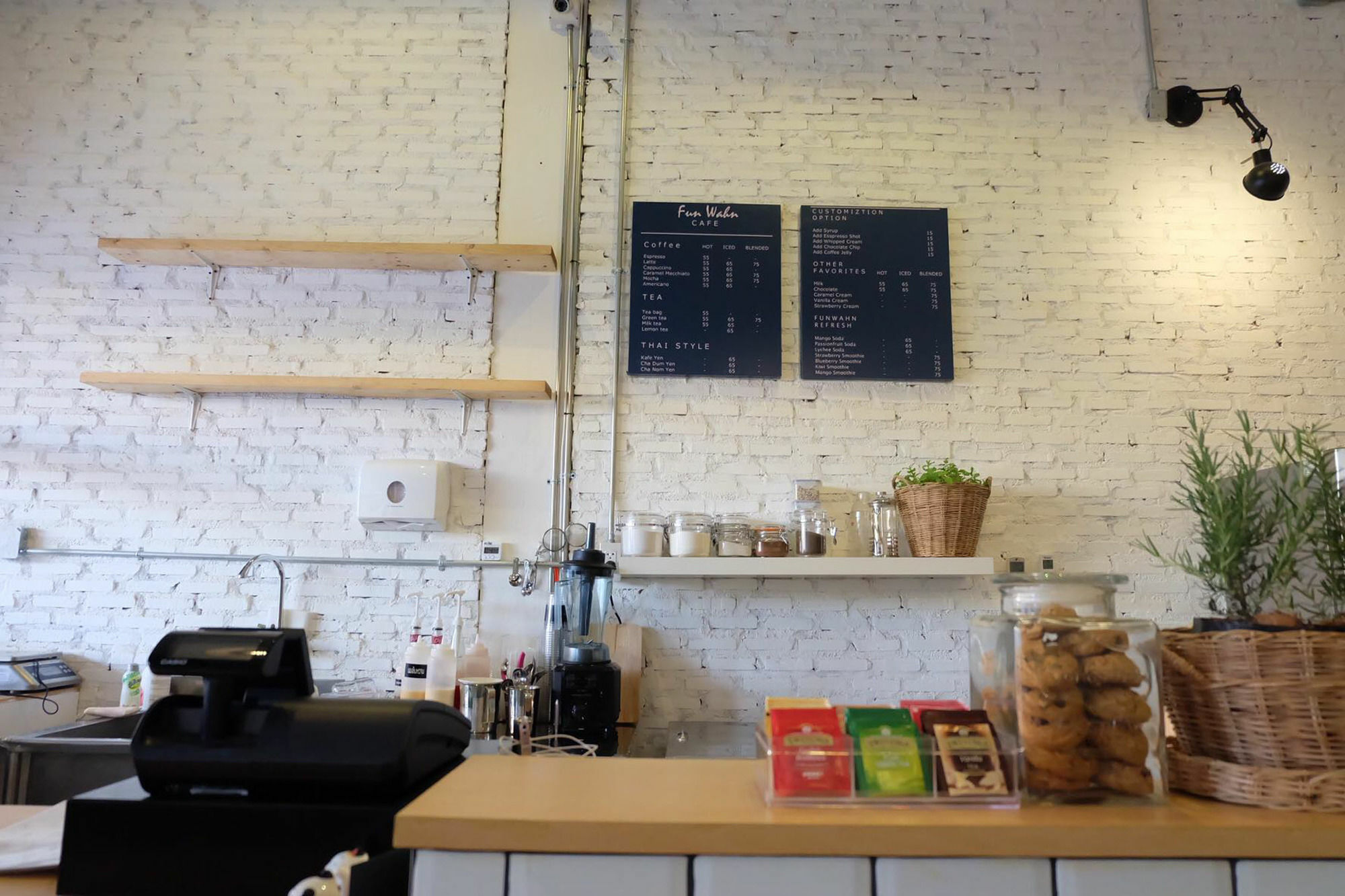 Funwahn Hostel And Cafe Τσιάνγκ Μάι Εξωτερικό φωτογραφία